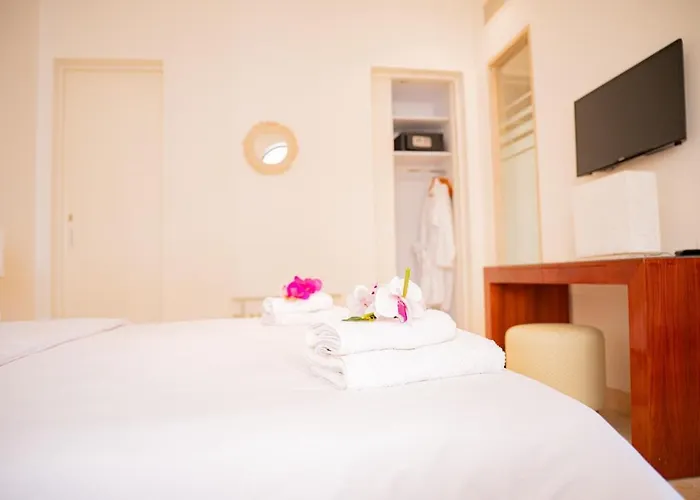 Nayah Stays, Ancient Sands Luxurious Pool Terrace Apartment