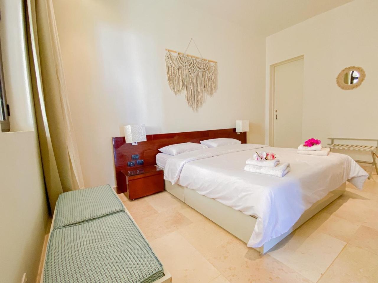 Bed & Breakfast Nayah Stays, Ancient Sands Luxurious Pool Terrace *