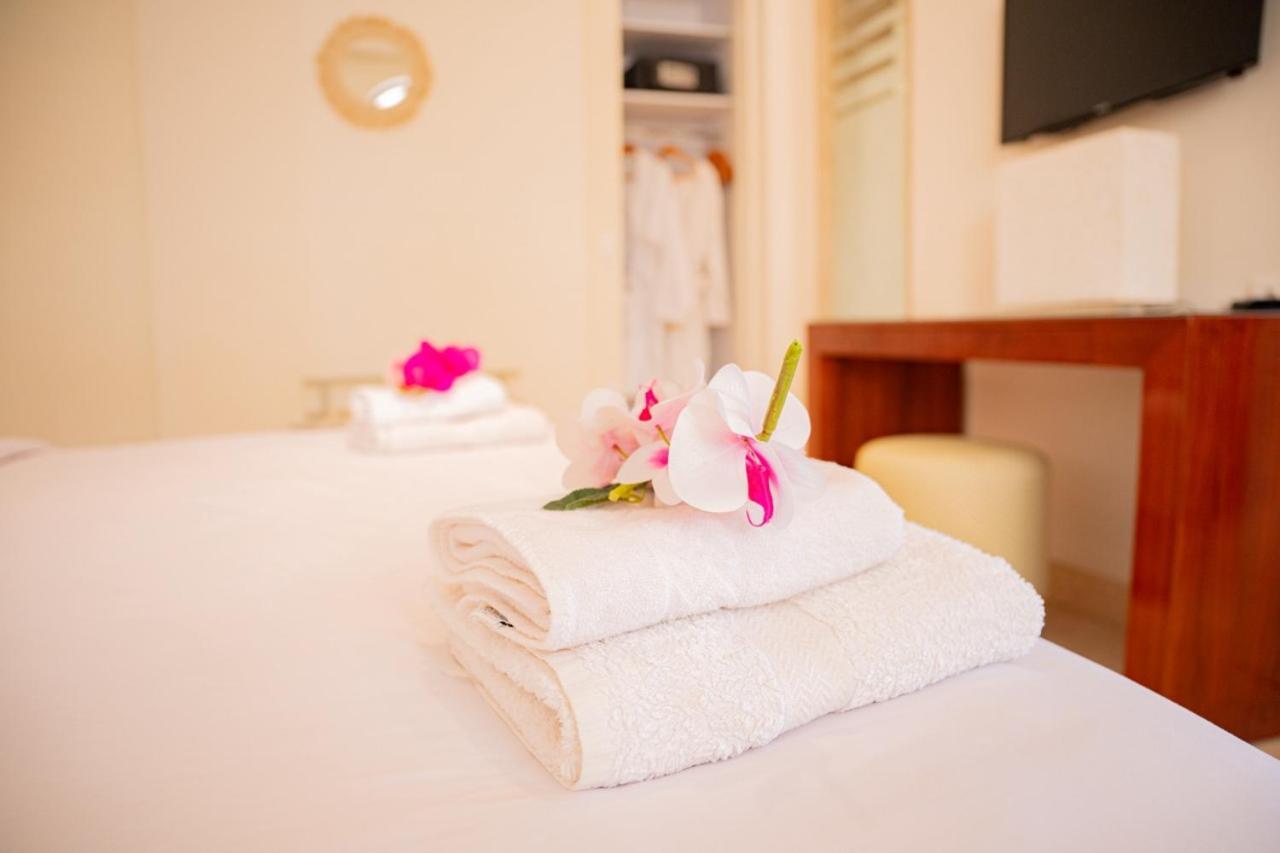 Bed & Breakfast Nayah Stays, Ancient Sands Luxurious Pool Terrace